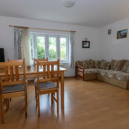 Apartman 9 *